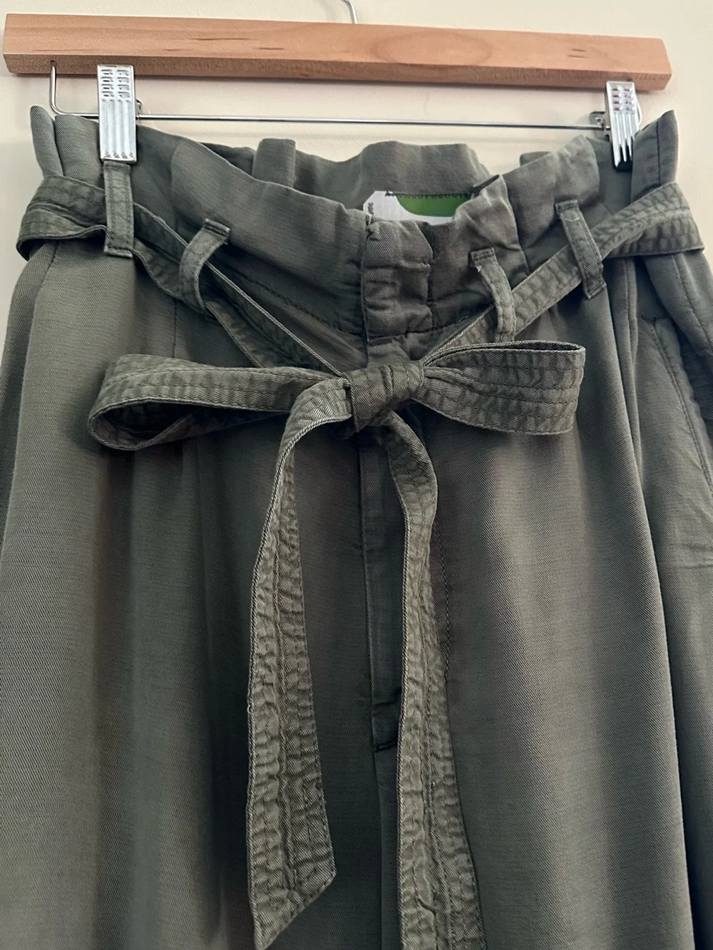 Brand new Anthropologie Olive Green Paperbag Wide-Leg Pants with Tie